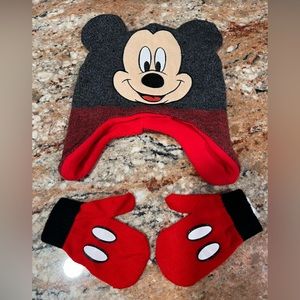 Children’s Mickey Mouse hat and gloves set